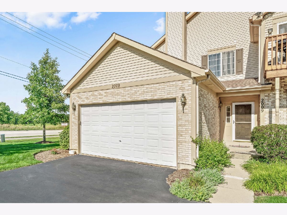 Townhomes & Condos & Homes Sold Fox Highlands Yorkville Illinois, 2009 Muirfield