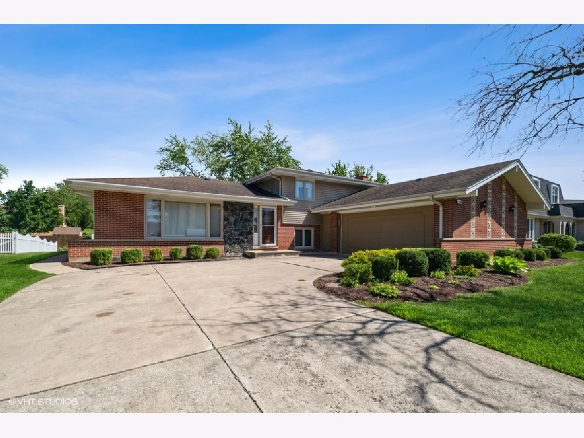 Homes & Condominiums Rented Farmingdale Darien Illinois, 7209 Exner