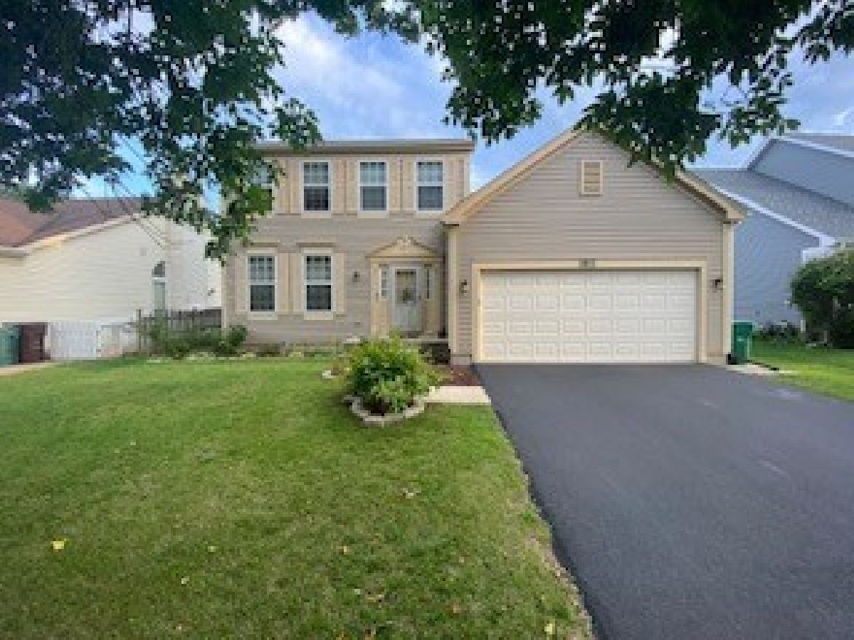 Townhomes & Homes Rented College Trail Grayslake Illinois, 1011 Cambridge