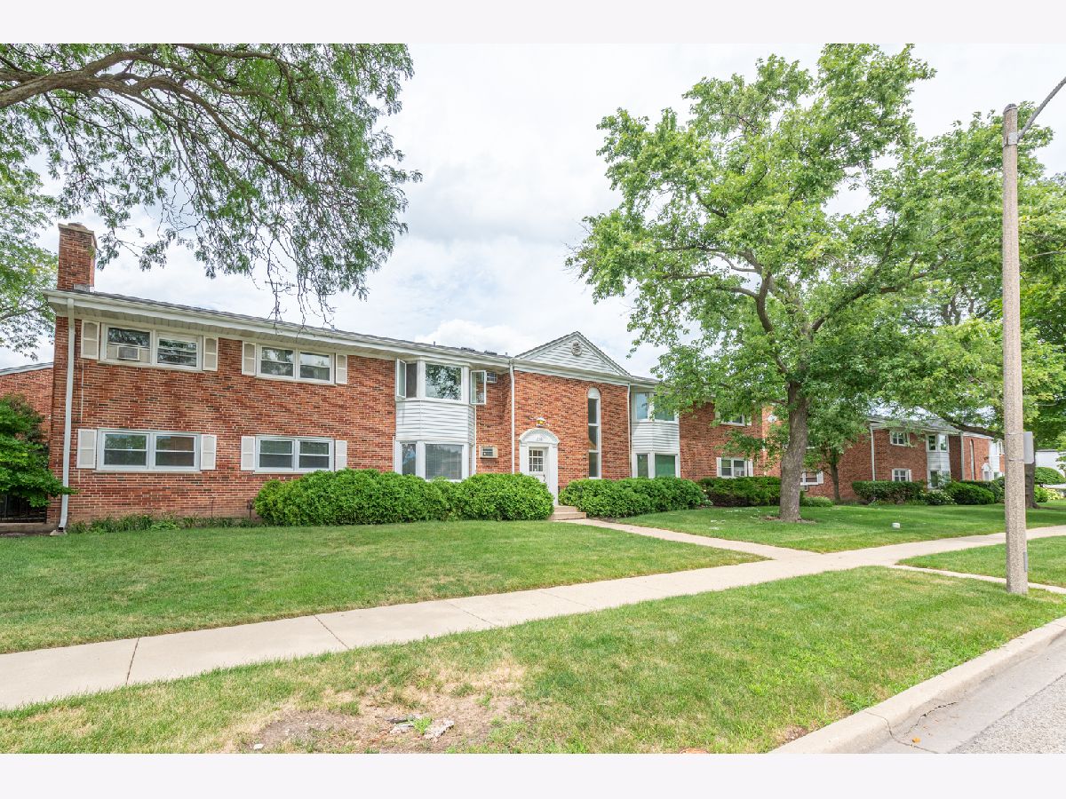 Condominiums Rented Hampton Courts Arlington Heights Illinois, 510 Miner
