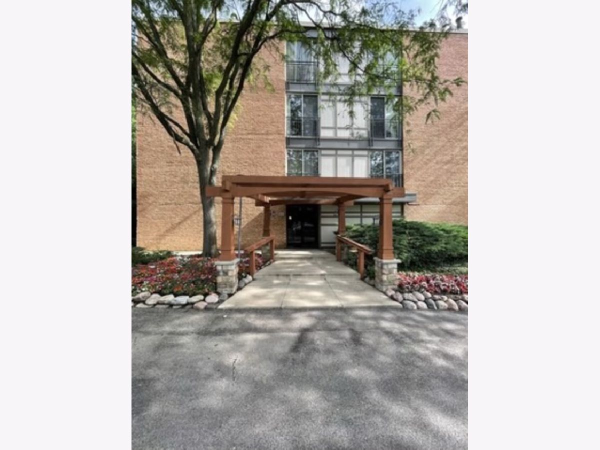 Condominiums Sold Four Lakes Village Lisle Illinois, 5830 Oakwood