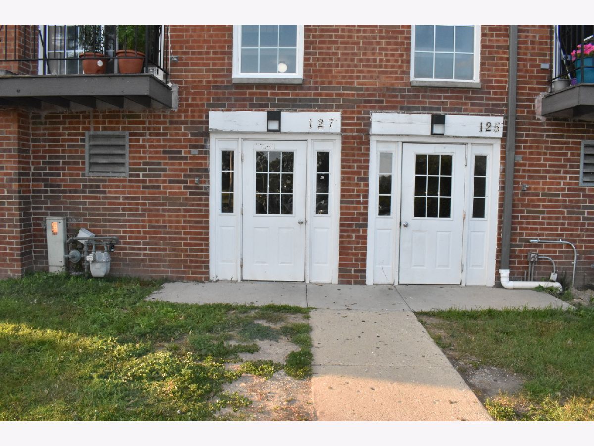 Condominiums Rented Carolshire Carol Stream Illinois, 127 Elk