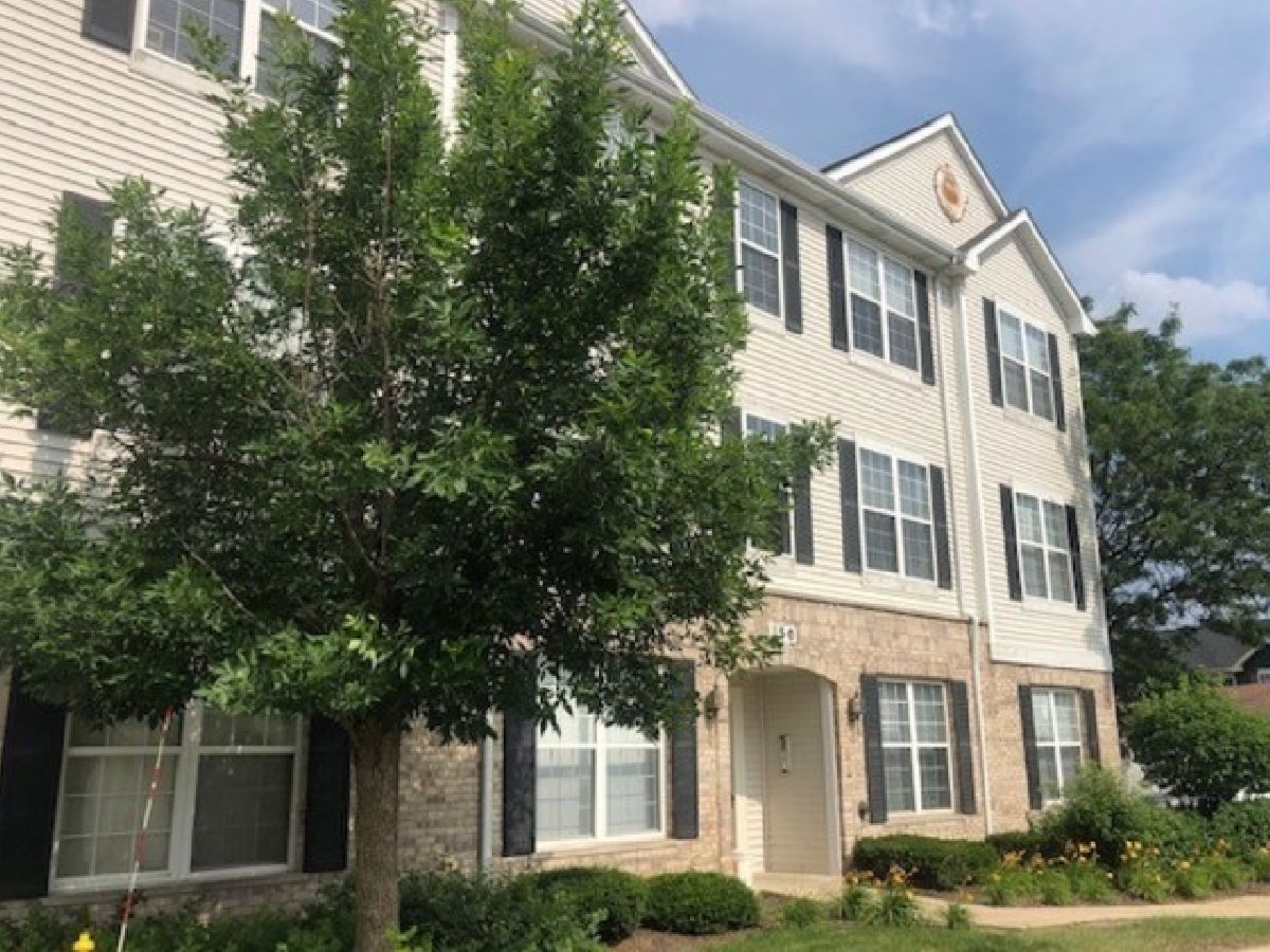 Condominiums Rented Fountains Of Glendale Glendale Heights Illinois, 150 Waters Edge