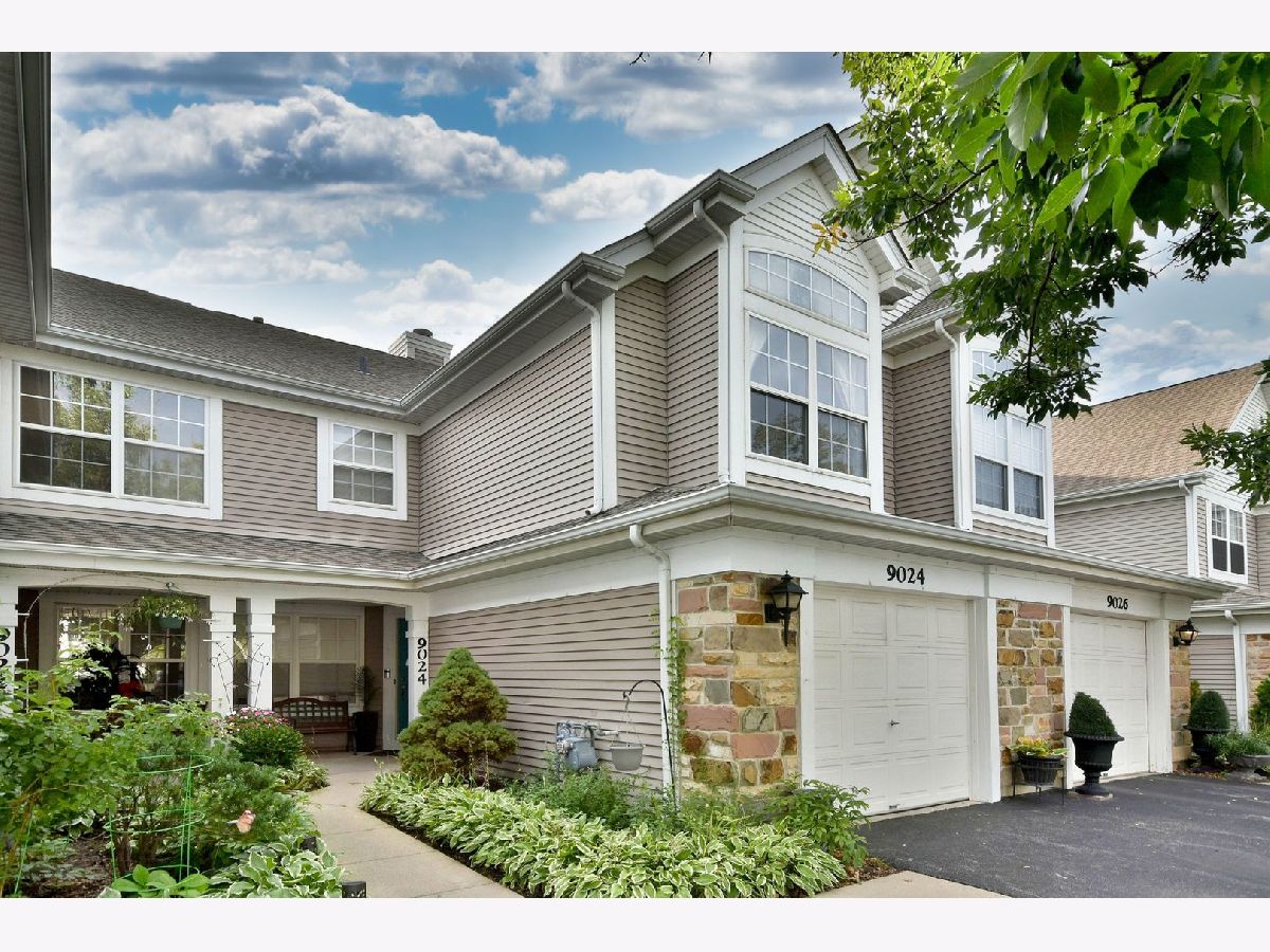 Townhomes Sold Concord Lake Niles Illinois, 9024 Heathwood