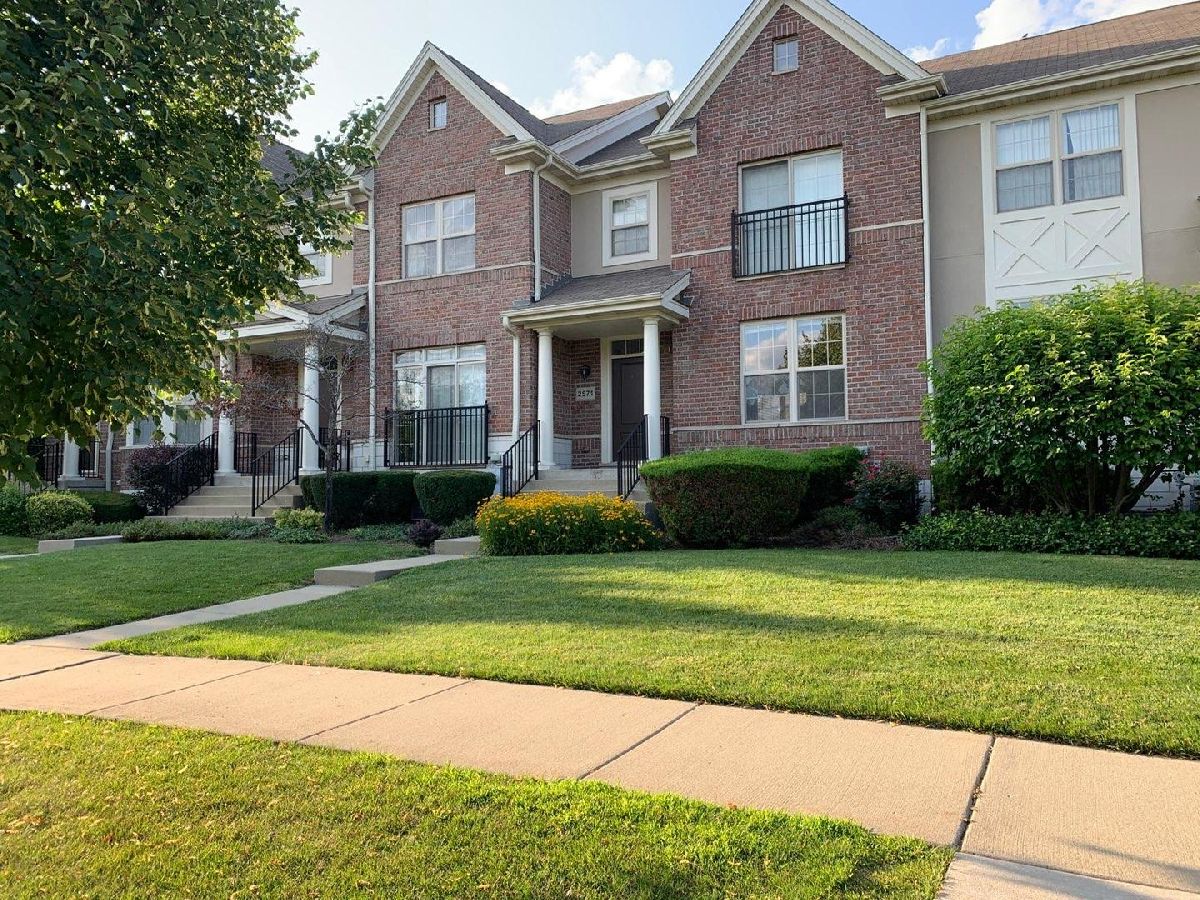 Townhomes & Homes Rented Waterbury Place Buffalo Grove Illinois, 2571 Waterbury
