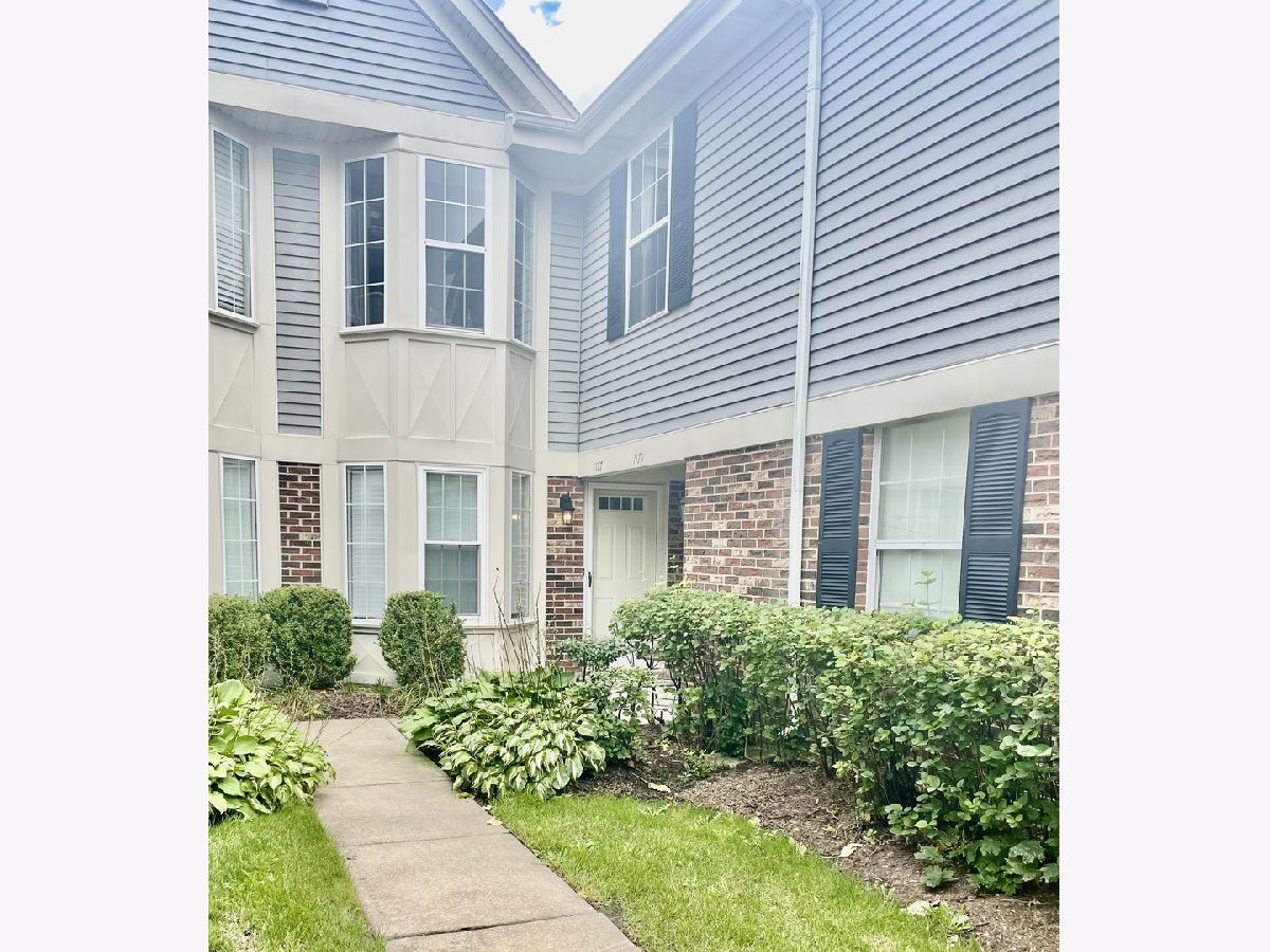 Old Farm Village Buffalo Grove IL, Homes & Townhomes & Condos For Sale