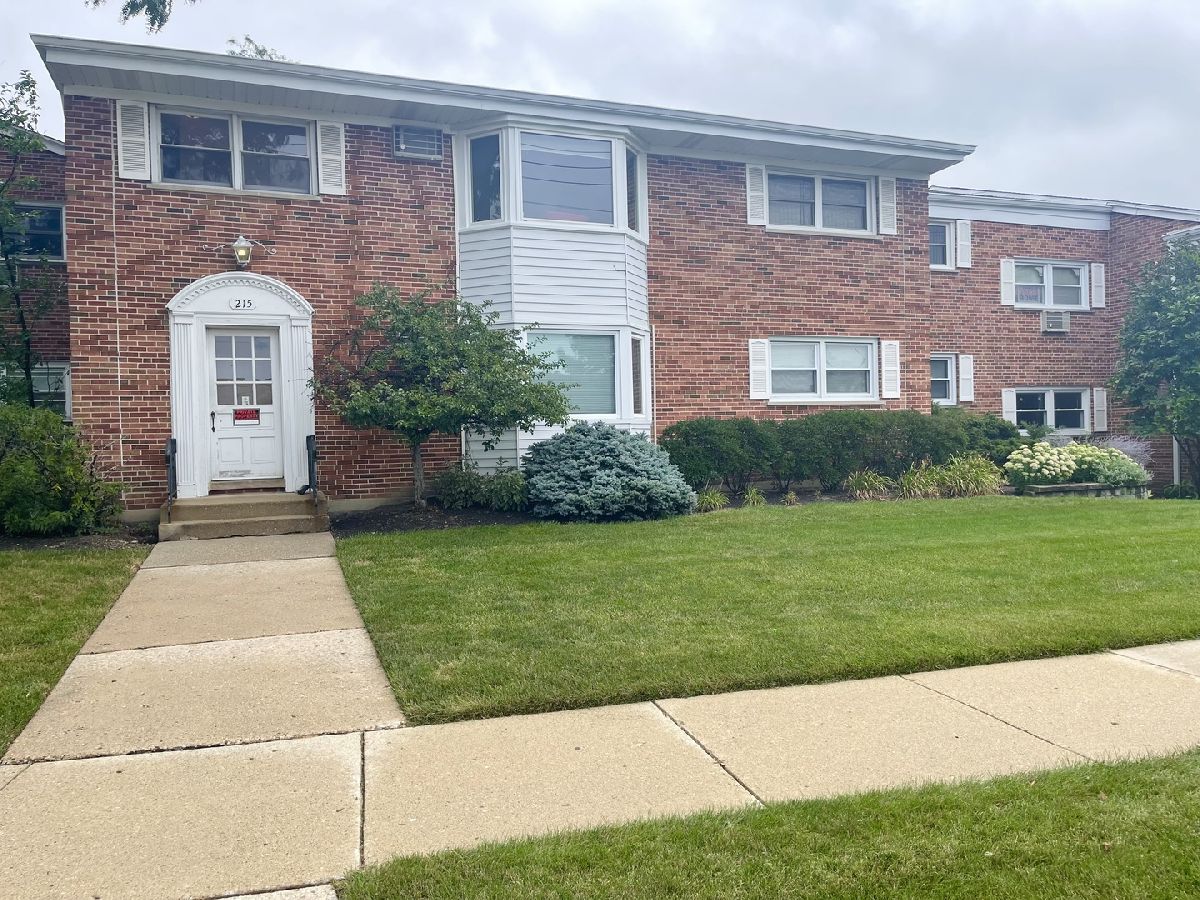 Condominiums Rented Hampton Courts Arlington Heights Illinois, 215 Ridge