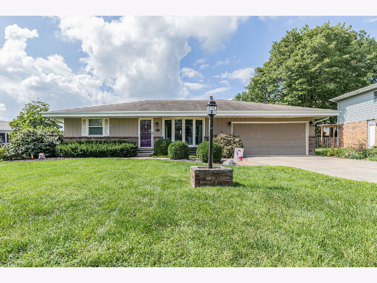 Homes Sold Rolling Acres Champaign Illinois, 2 Genevieve