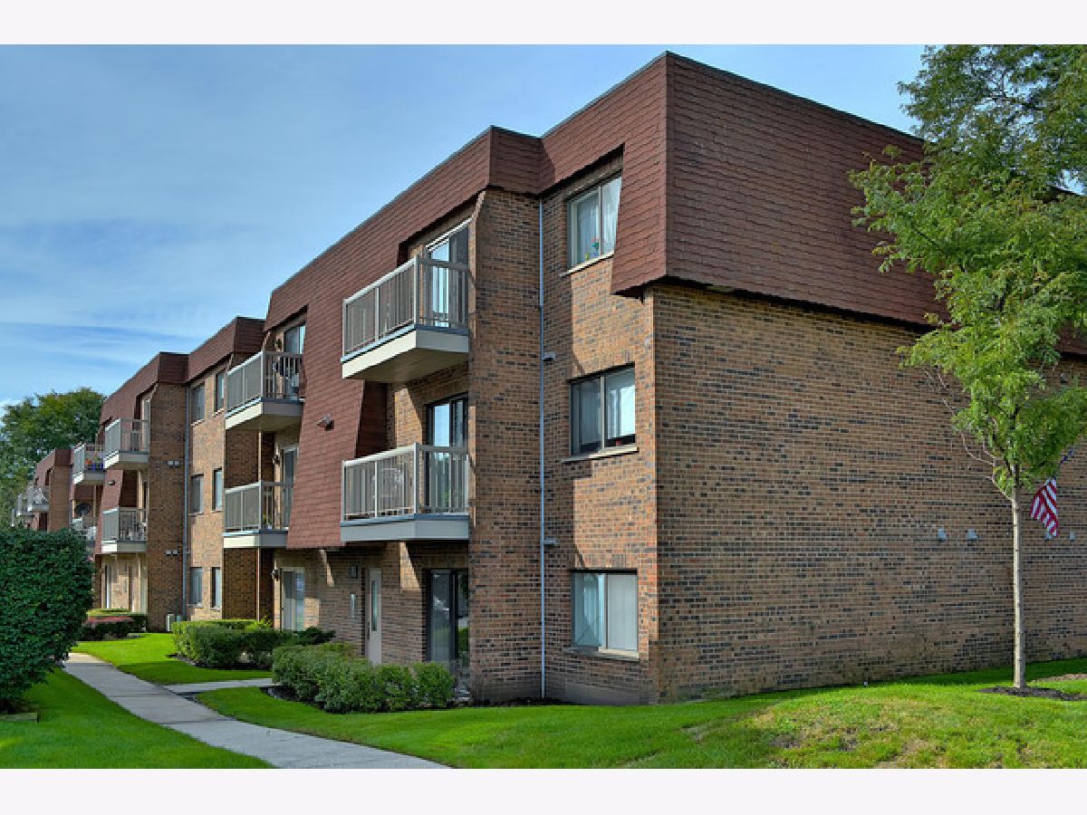 Condominiums Rented Central Village Mount Prospect Illinois, 705 Central
