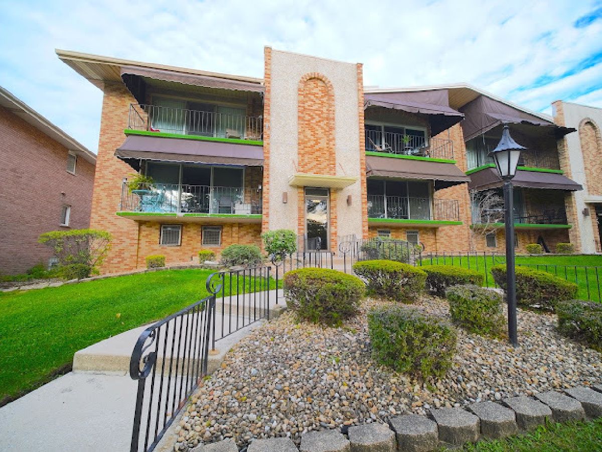 Condominiums & Homes Sold Wildwood Estates Oak Lawn Illinois, 9629 Keeler