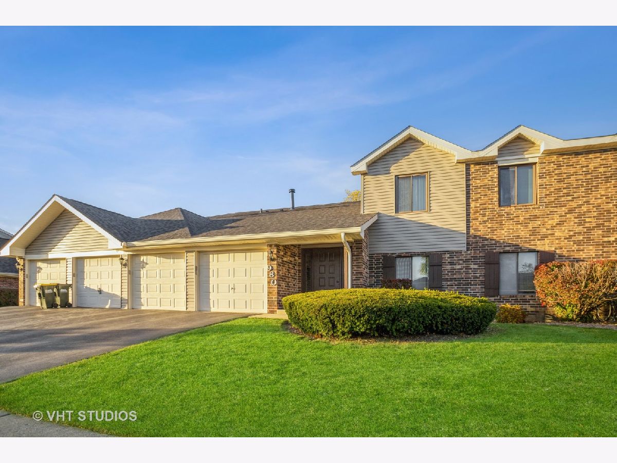 Condominiums Sold Cross Creek Roselle Illinois, 980 Cross Creek