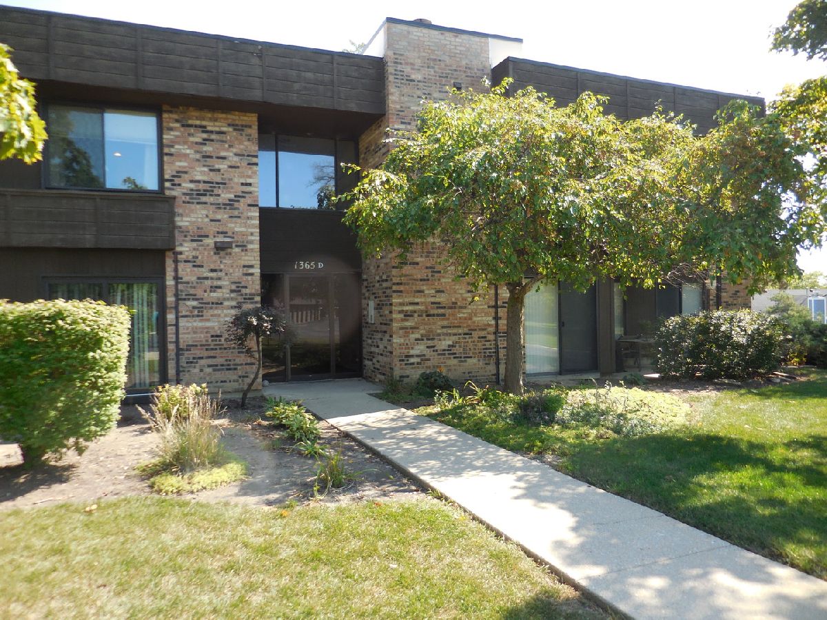 Condominiums Sold Forest Edge Palatine Illinois, 1365D Sterling