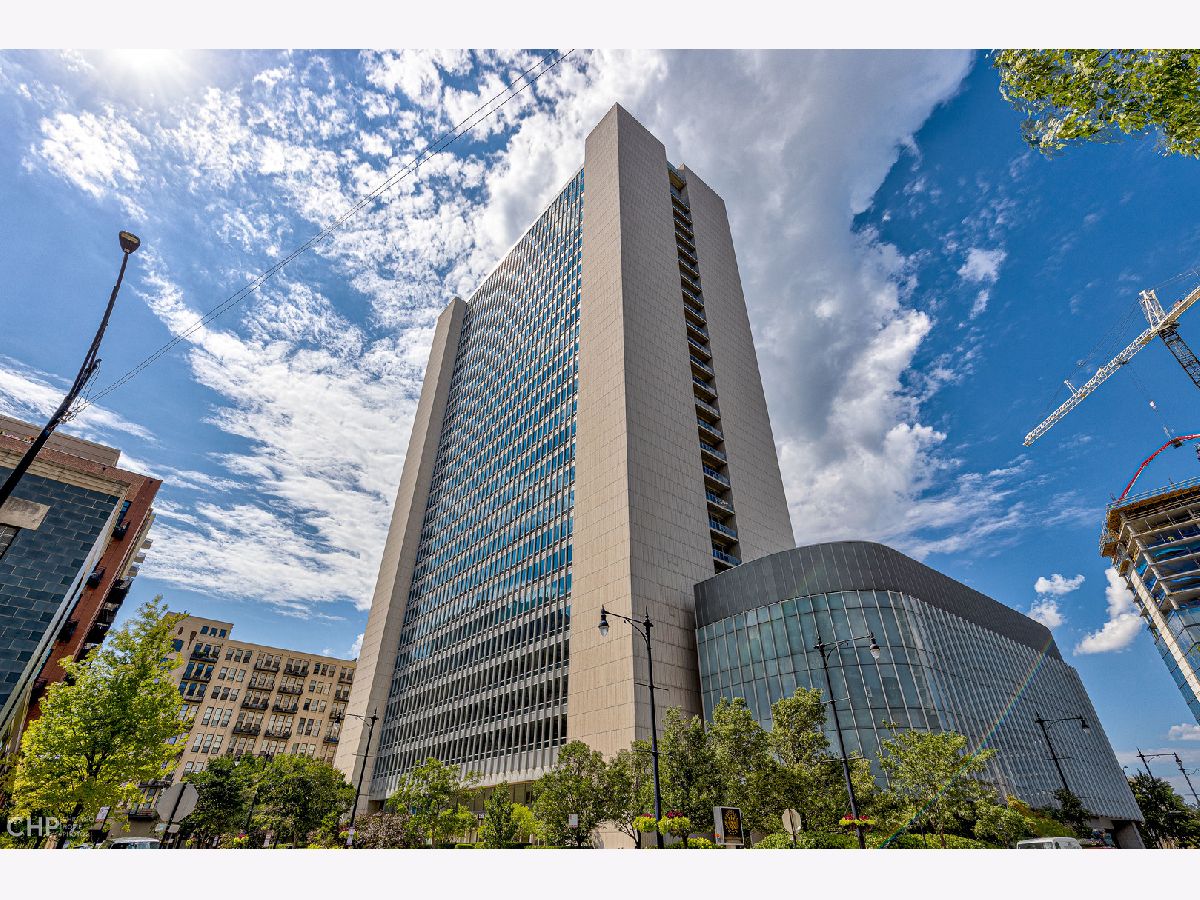 Condominiums Rented Montgomery Chicago Illinois, 500 Superior