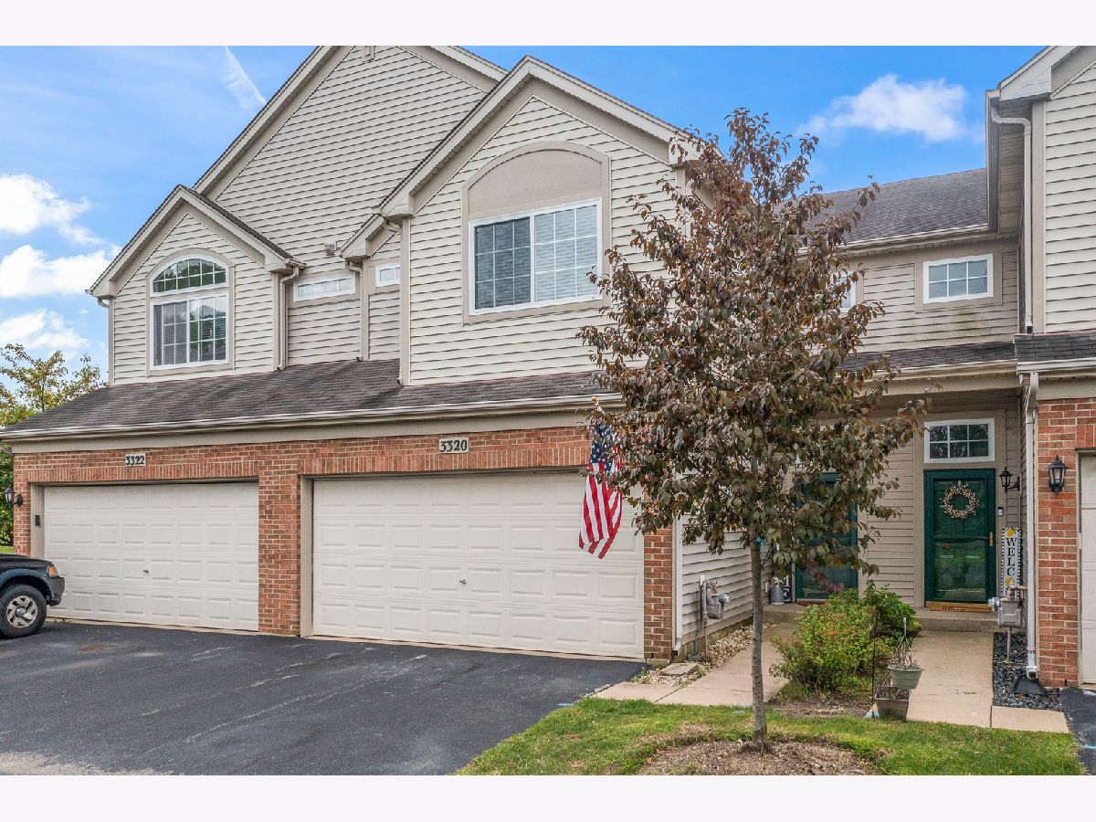 Townhomes & Condos & Homes Sold Shenandoah Carpentersville Illinois, 3320 Blue Ridge