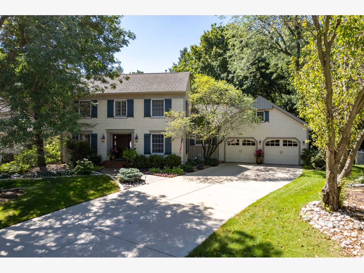 Homes & Condos & Townhomes Sold Westbrook Normal Illinois, 909 Rhymer