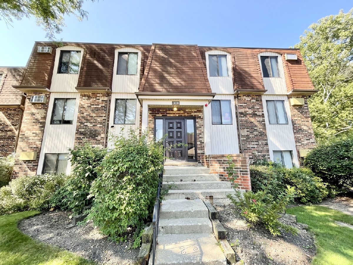 Townhomes & Homes Rented Villas By The Lake Vernon Hills Illinois, 830 Waterview