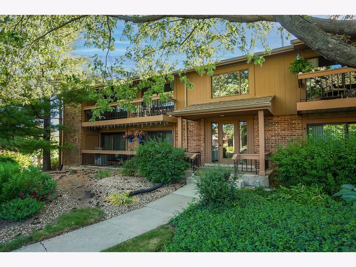 Homes & Condominiums Sold Braemoor Burr Ridge Illinois, 8070 Garfield