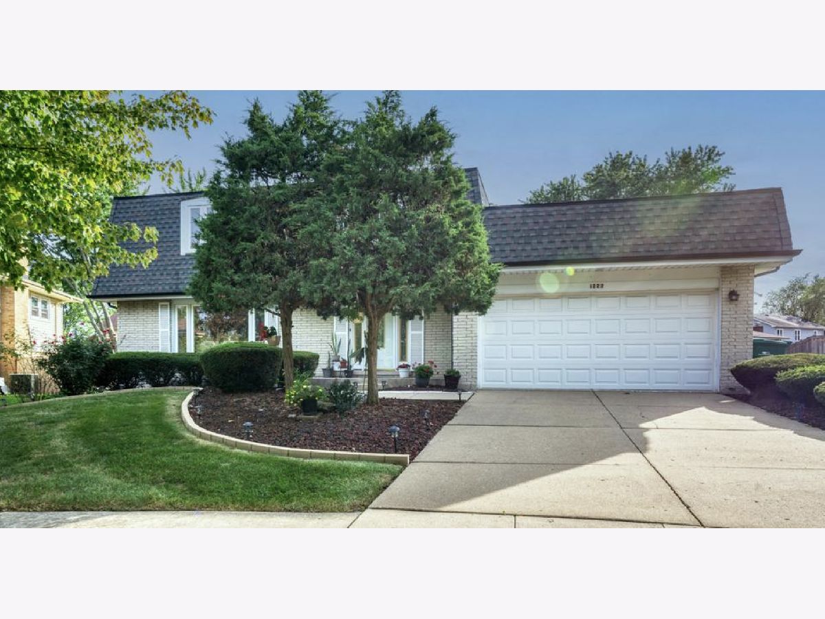 Homes Sold Farmingdale Cove Westmont Illinois, 1222 Bay