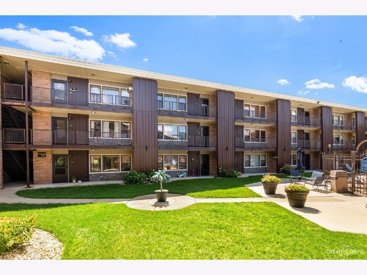 Condominiums & Homes Sold Executive Estates Rosemont Illinois, 9608 Higgins