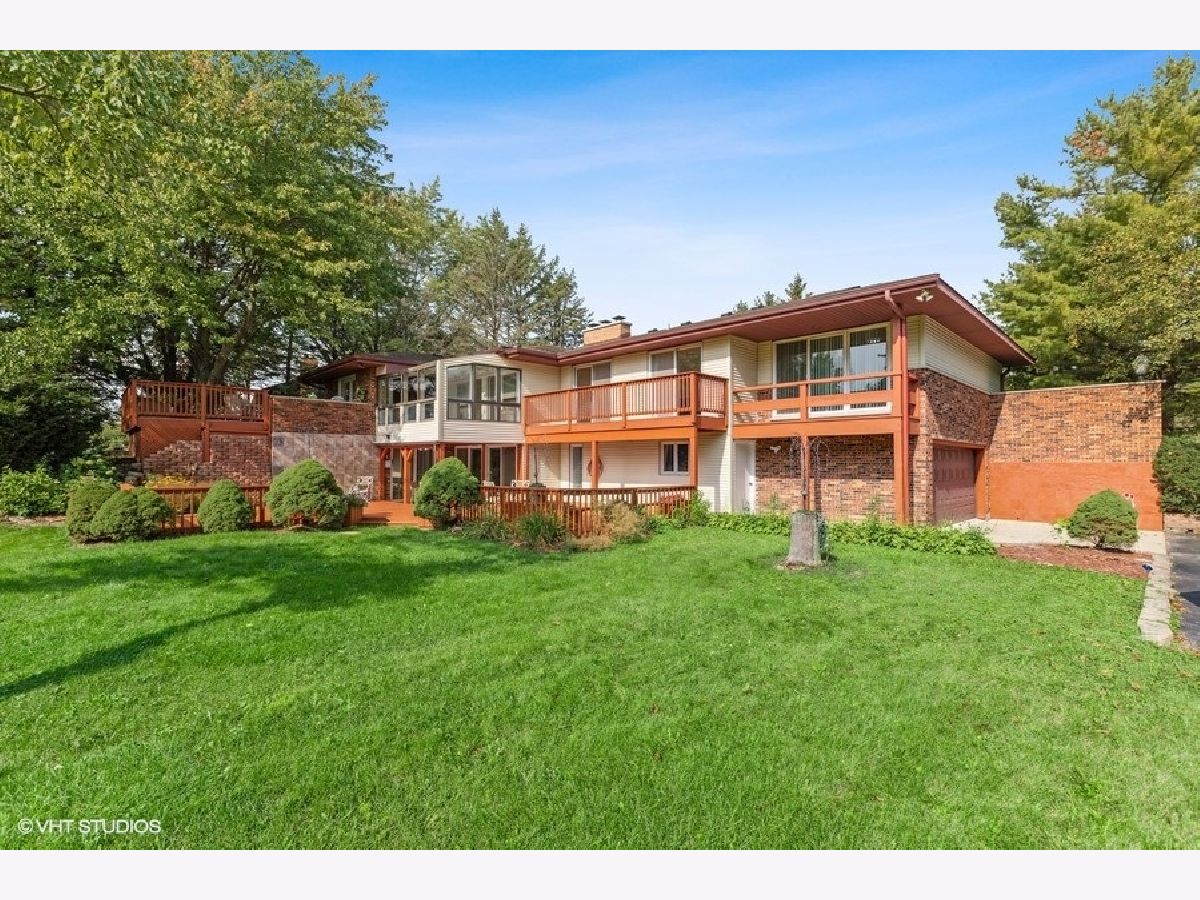 Homes Sold Greenbrier Libertyville Illinois, 1680 Greenbrier