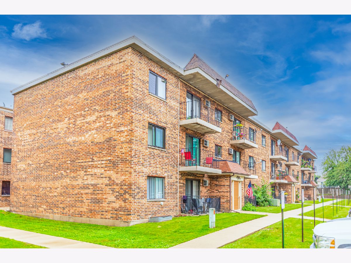 Condominiums Sold Kings Point Condos Addison Illinois, 970 Rohlwing