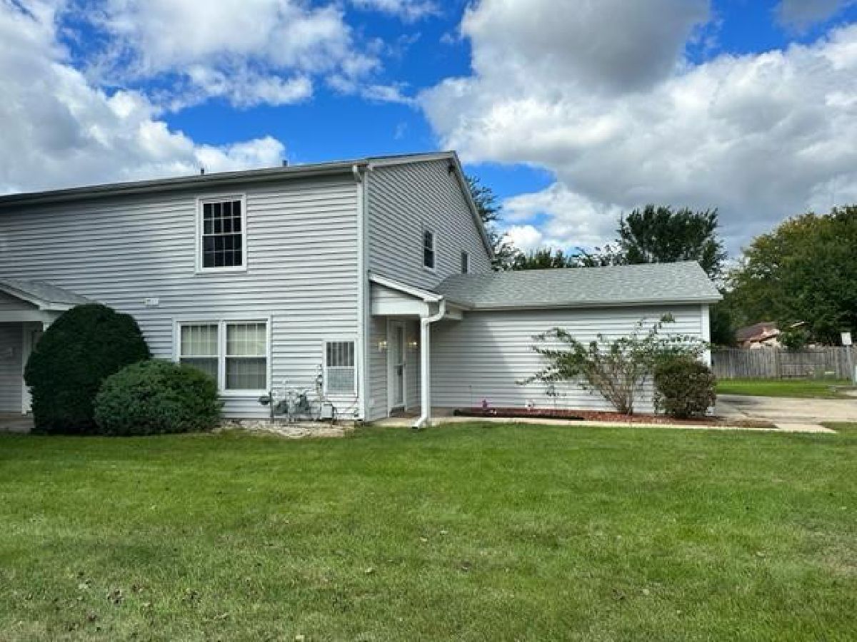 Townhomes & Condos Rented Ivy Glen Aurora Illinois, 1401 Glen