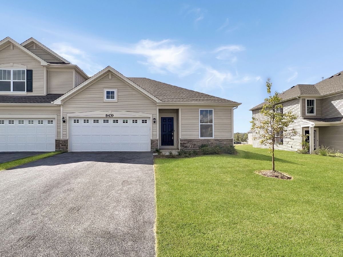 Townhomes & Homes Rented Meadows Of West Bay Wonder Lake Illinois, 8439 Redbud