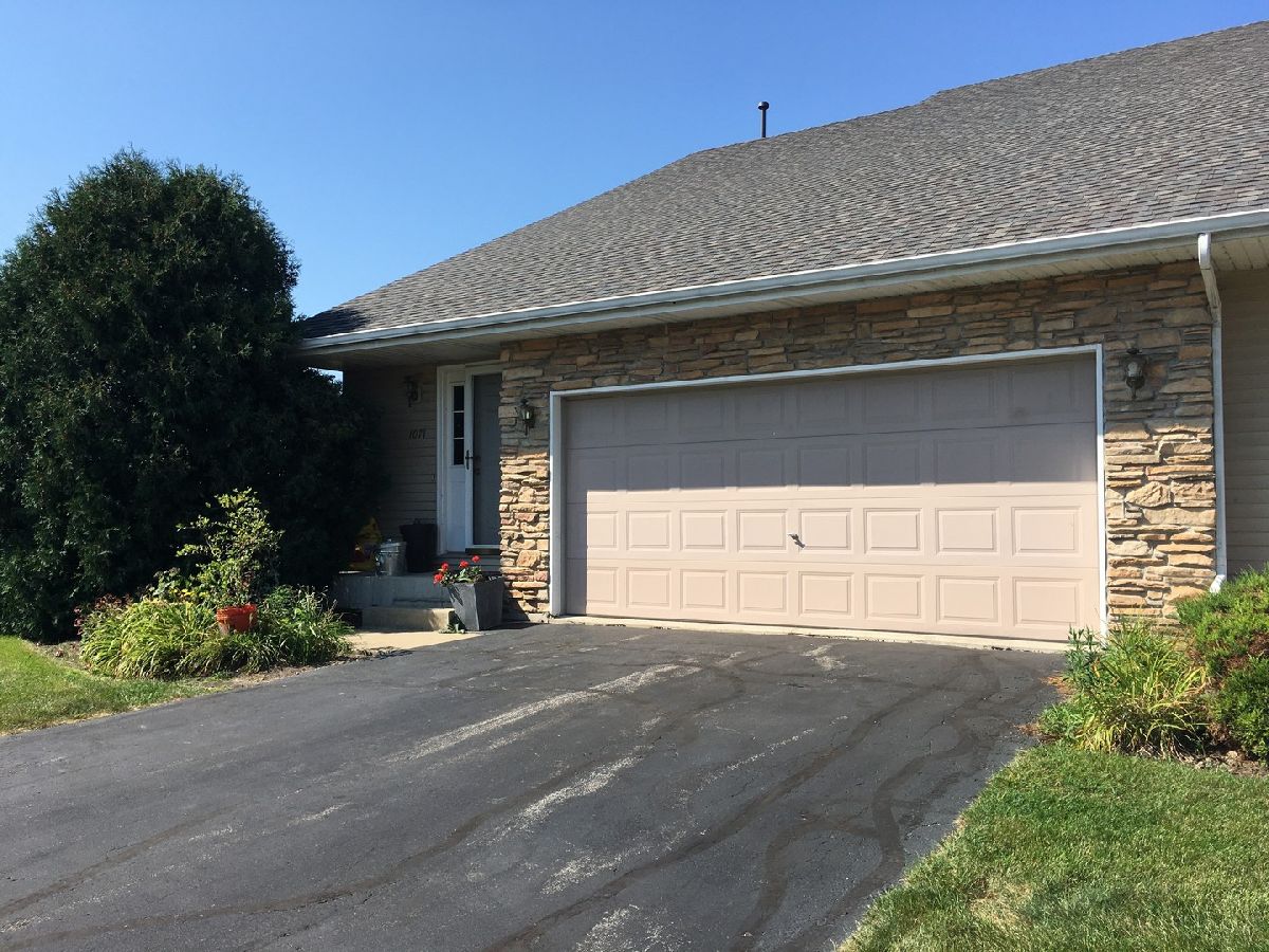 Homes & Townhomes & Condos Rented Townsend Woods Sycamore Illinois, 1071 Alexandria