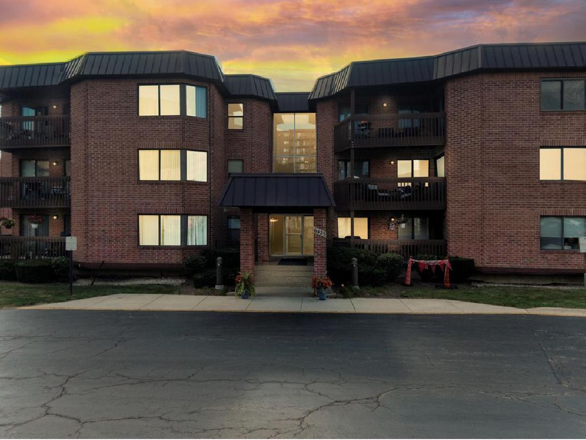 Condos & Townhomes Sold The Lawns Phase 3 Willowbrook Illinois, 6425 Clarendon Hills