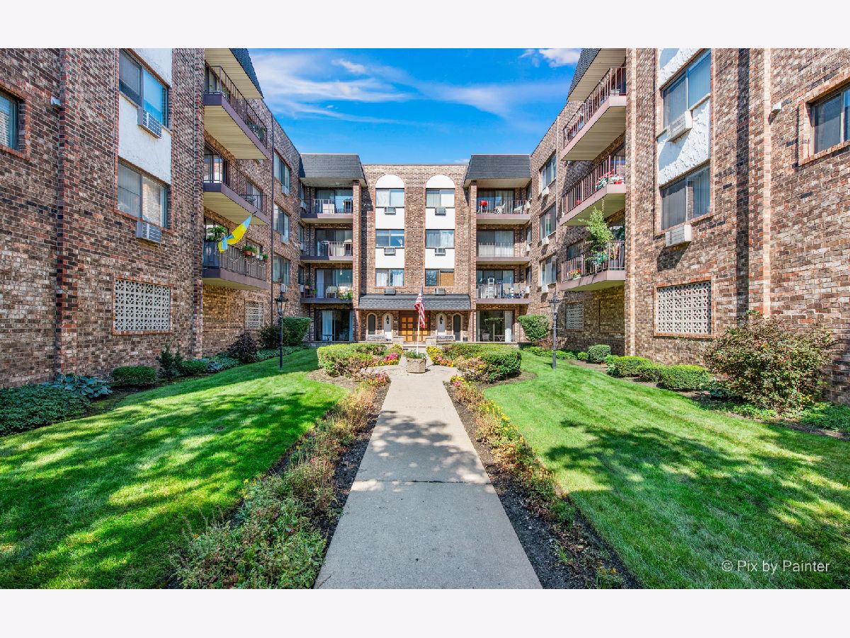 Condominiums Sold Carriage Walk Des Plaines Illinois, 722 Graceland