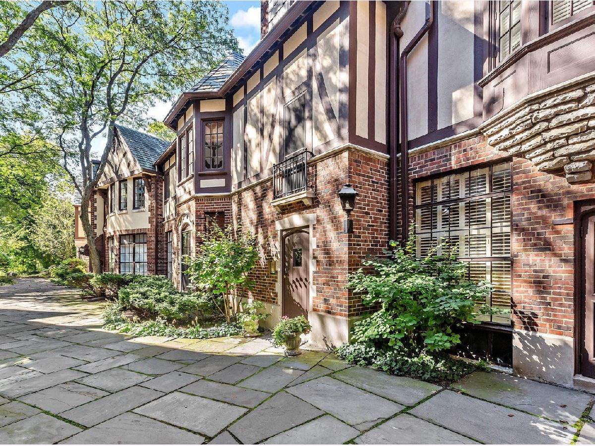 Condominiums Sold The Chimneys Winnetka Illinois, 555 Hill
