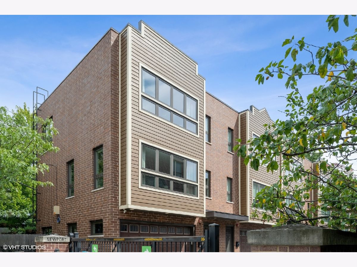 Townhomes Sold Cornelia Court Chicago Illinois, 2957 Cornelia