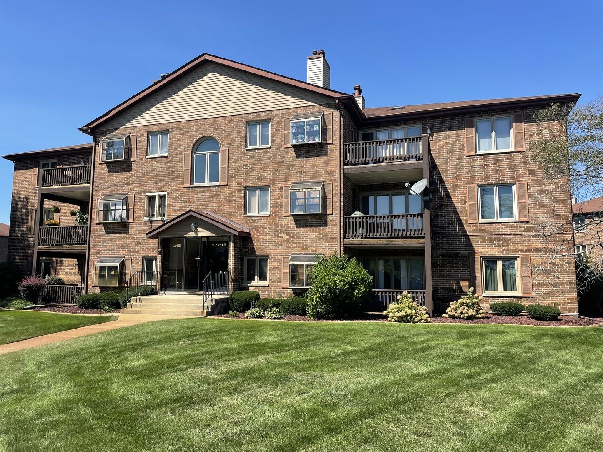 Condominiums Sold Ridgepointe Woods Tinley Park Illinois, 17212 Ridgeland