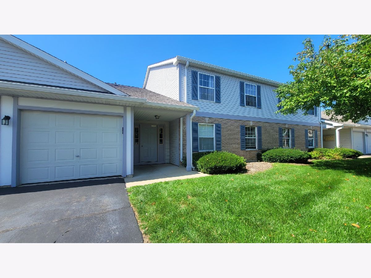 Condos & Townhomes Rented Oakwood Hills Elgin Illinois, 1022 Wynnfield