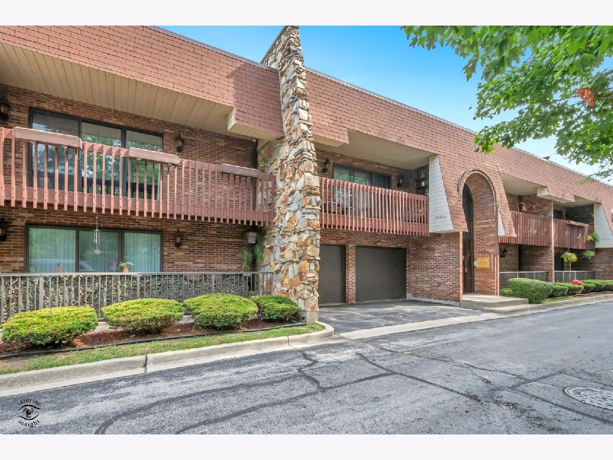 Condominiums & Homes Sold The Willows Willowbrook Illinois, 6321 Clarendon Hills