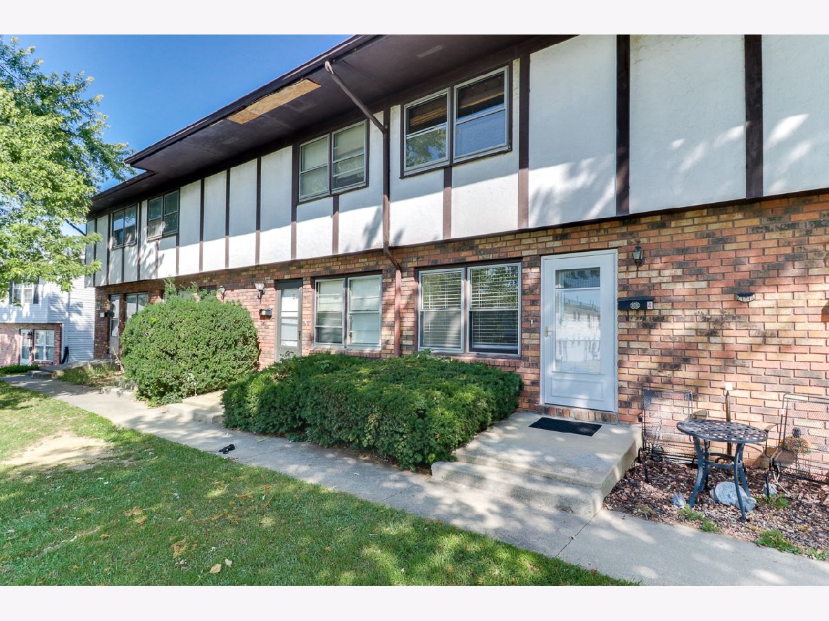 Condos & Townhomes Sold Northbrook Normal Illinois, 706 Golfcrest