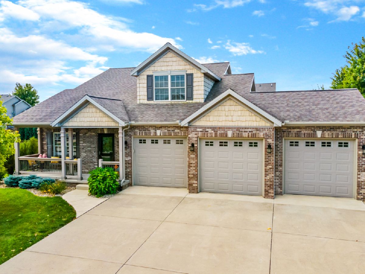 Homes & Condos & Townhomes Sold Eagle View South Bloomington Illinois, 3909 Lay