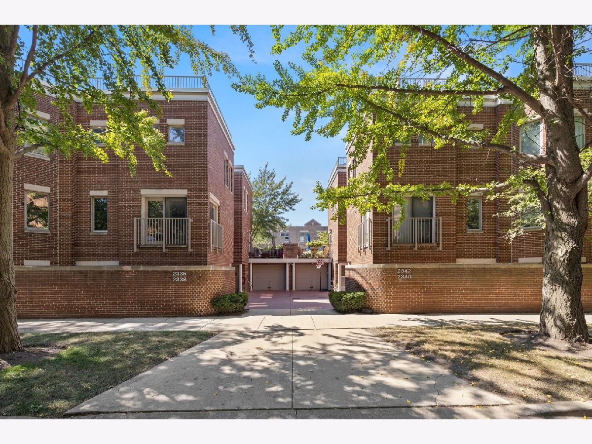Townhomes Sold Lakewood Commons Chicago Illinois, 2340 Lakewood
