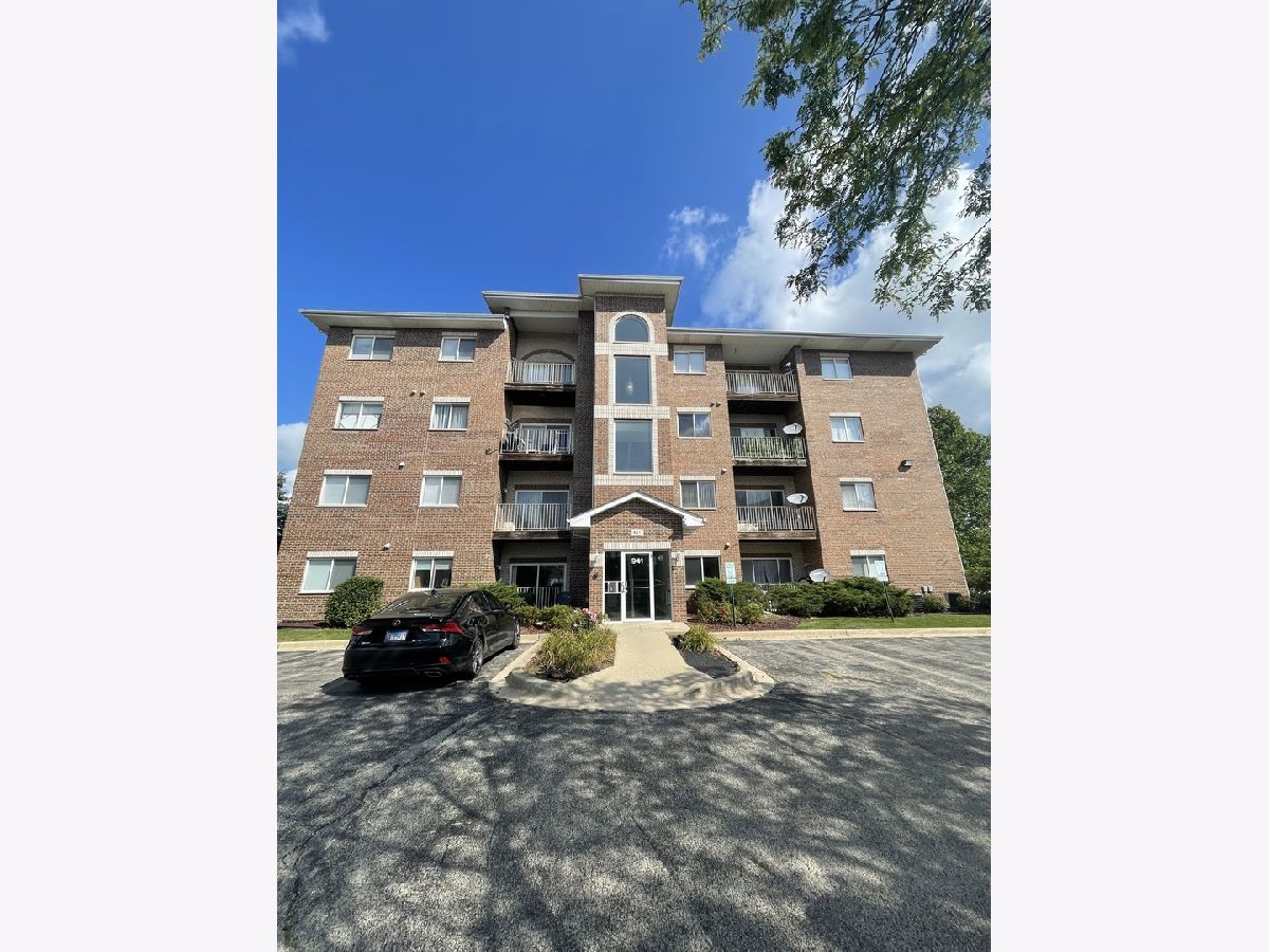 Condominiums Rented Amberwood Addison Illinois, 941 Swift