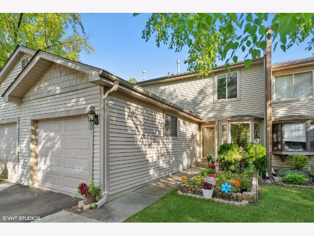 Townhomes & Homes Sold Forest Knoll Palatine Illinois, 380 Forest Knoll