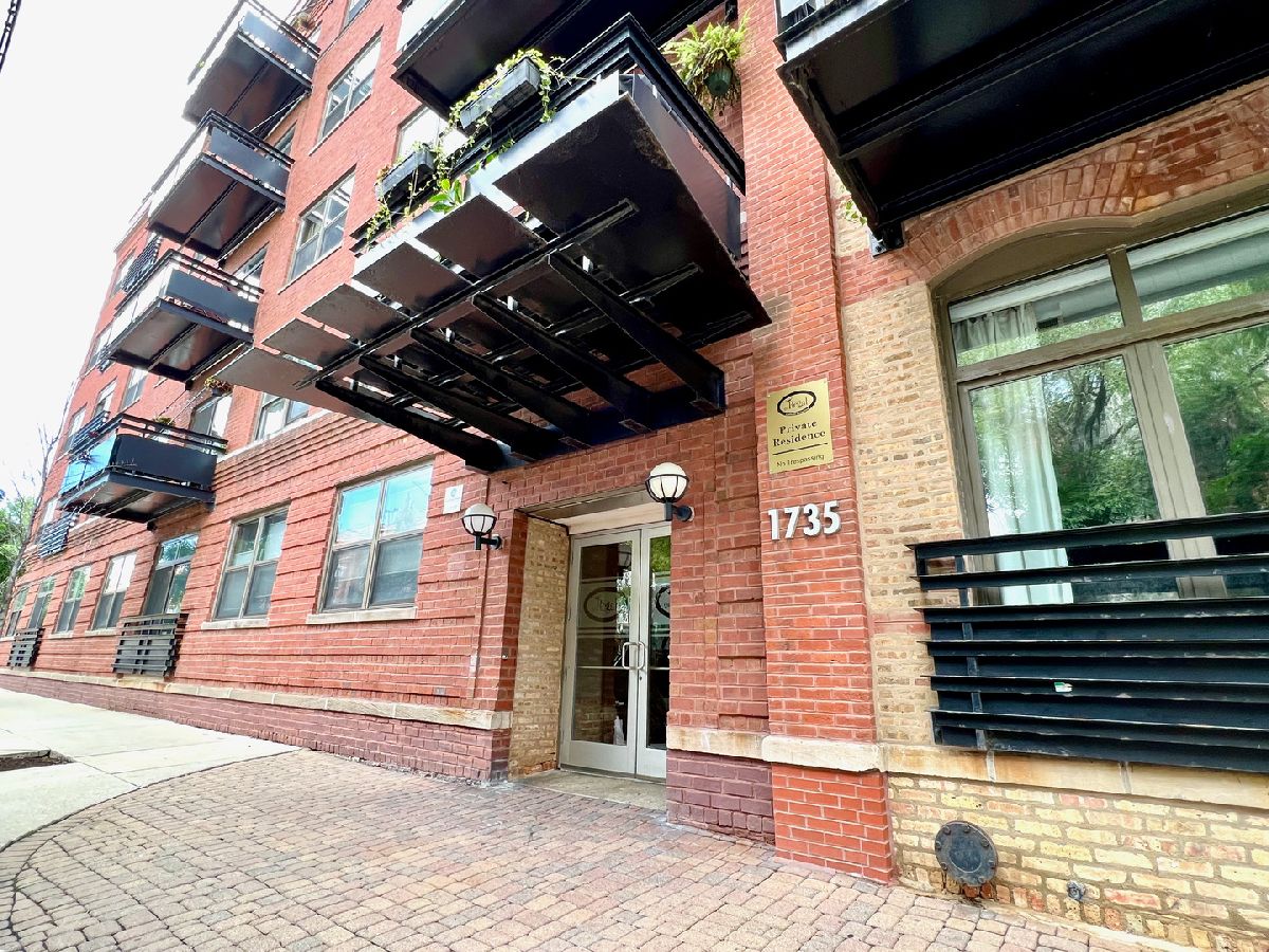 Condominiums Rented Regal Lofts Chicago Illinois, 1735 Diversey