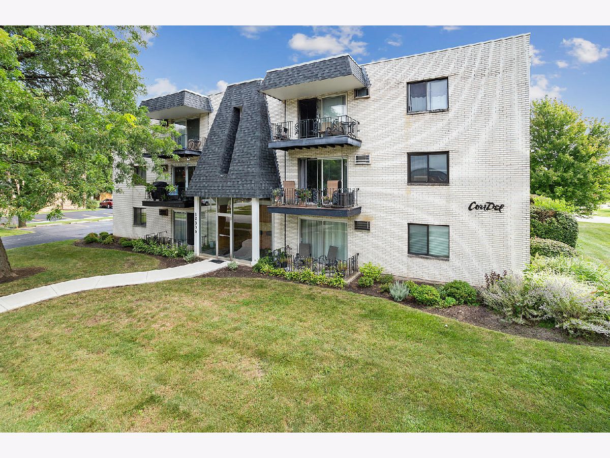 Condominiums Sold Carriage Lane Crestwood Illinois, 12809 Carriage