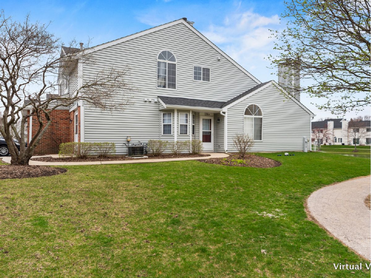 Townhomes & Condos Rented Sussex Square Streamwood Illinois, 136 Winchester