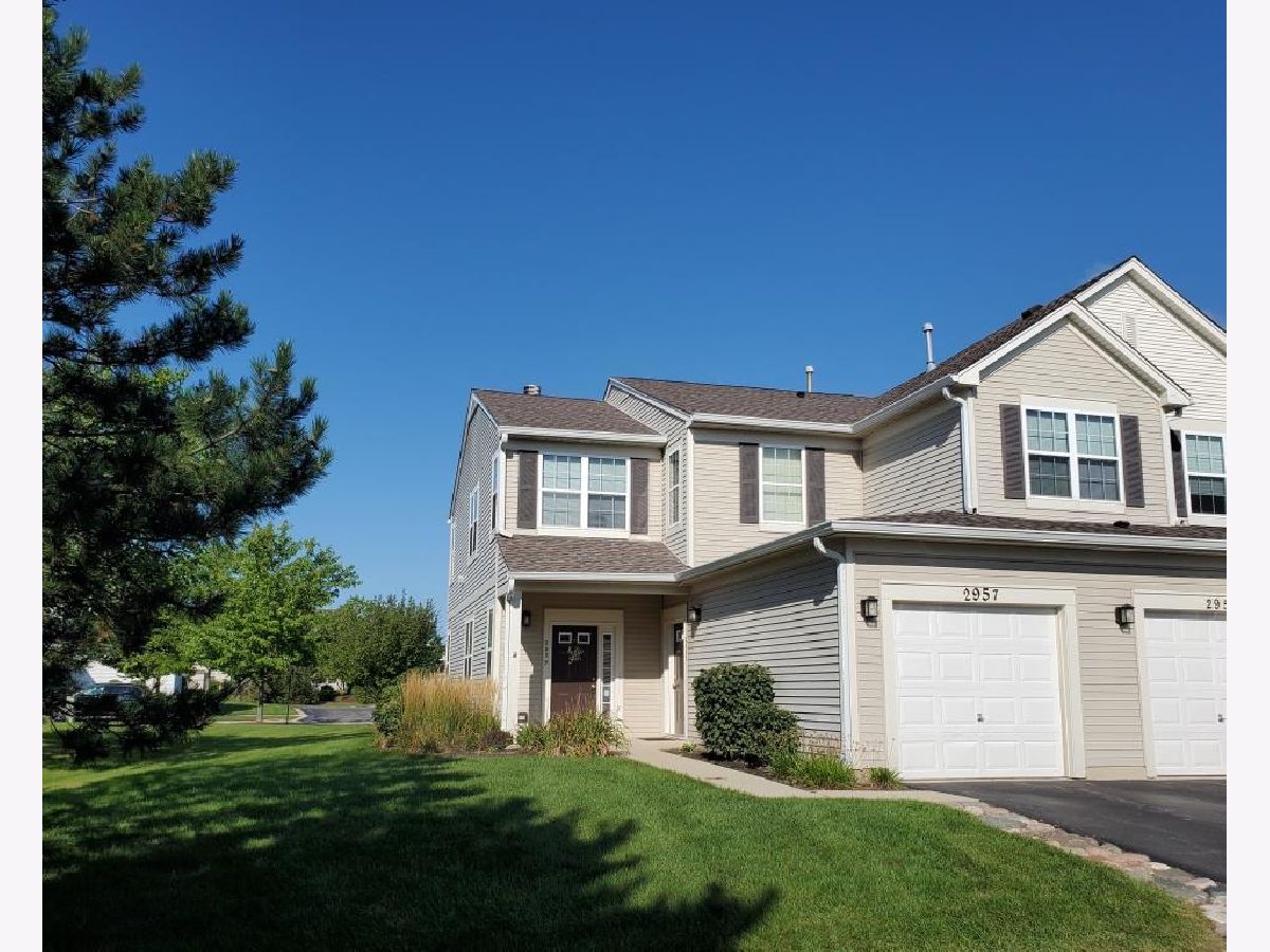 Townhomes & Condos Rented Falling Waters Lindenhurst Illinois, 2957 Falling Waters