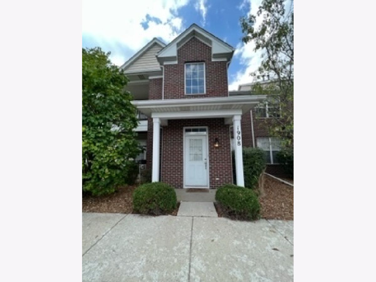 Townhomes & Condos & Homes Rented Walnut Trails Shorewood Illinois, 1908 Parkside