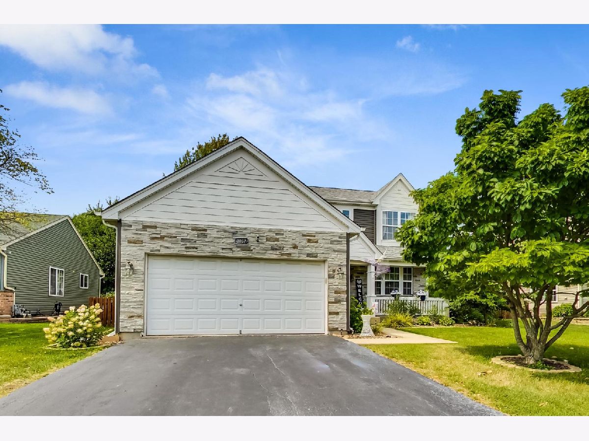 Homes Sold Summerlin Aurora Illinois, 2037 Lyndhurst