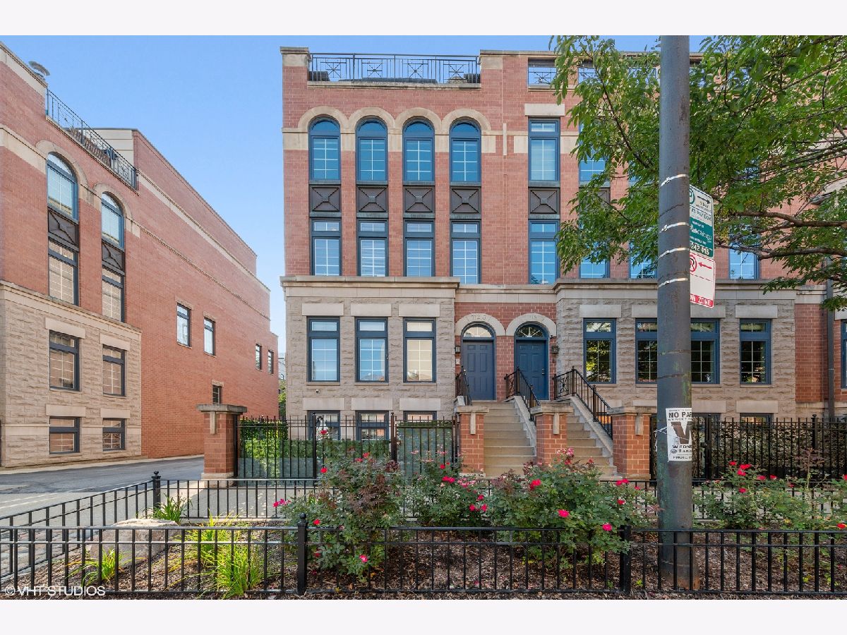 Townhomes & Condos Rented Tuxedo Park Chicago Illinois, 712 Orleans