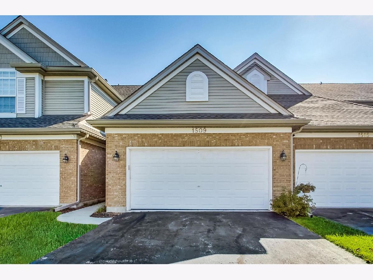Townhomes Sold Park Place Crystal Lake Illinois, 1509 Glacier