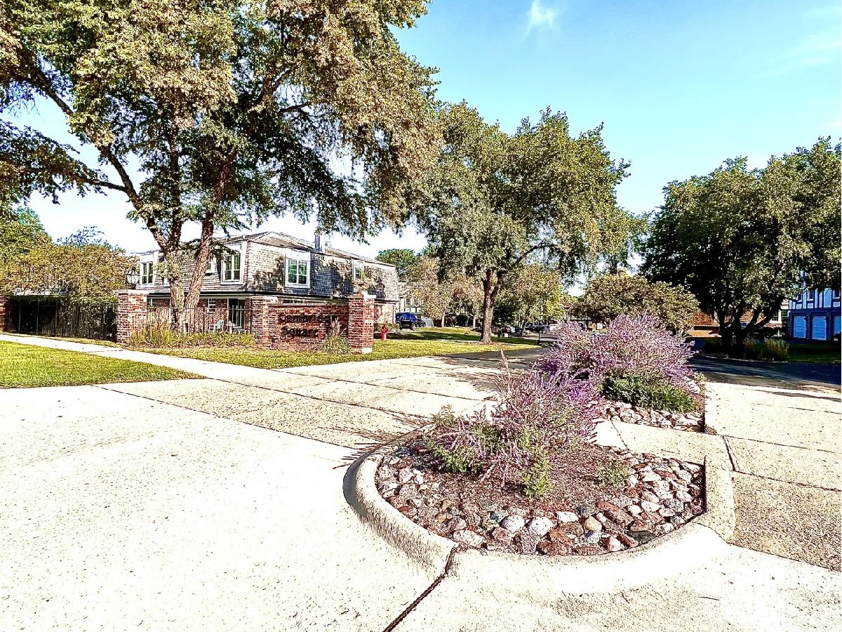 Condos & Townhomes Rented Cambridge Square Libertyville Illinois, 158 Golf