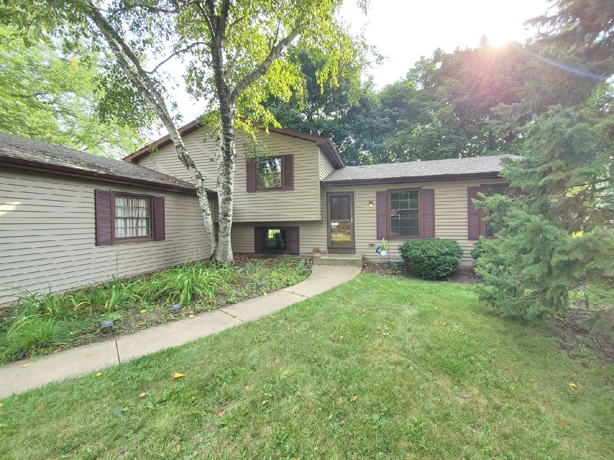 Homes & Condos & Townhomes Rented Longwood Naperville Illinois, 30W265 Briar